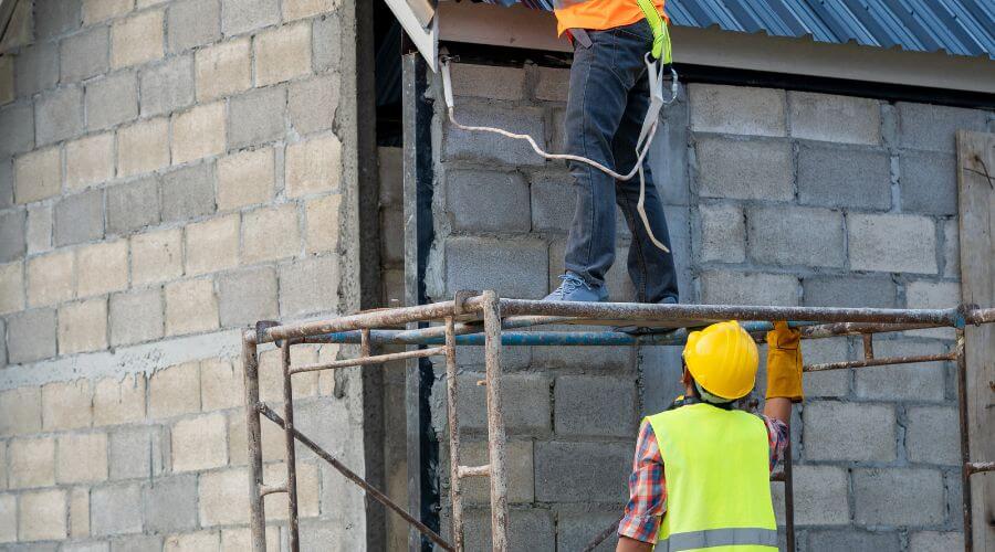 Professional gutter cleaning in Walnut, CA